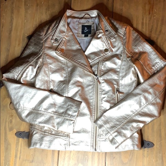 art class Other - 🧚🏻‍♂️Soft Golden Faux Leather Jacket